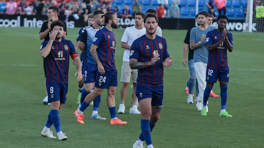 El Eldense desciende a Primera Federación tras el empate contra el Racing