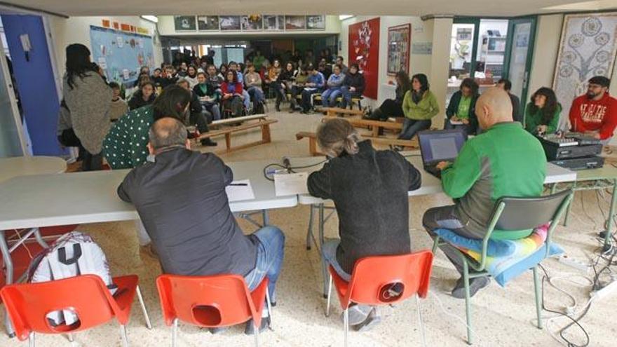 La Assemblea de Docents, reunida, ayer, en el colegio Can Misses.