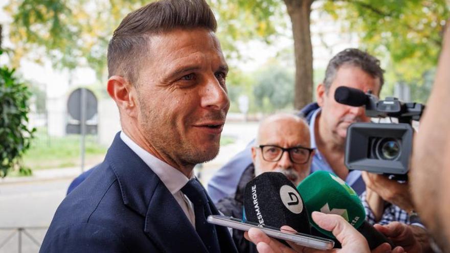 Despedida a Lopera en Sevilla: el mundo del fútbol da su adiós al expresidente del Betis