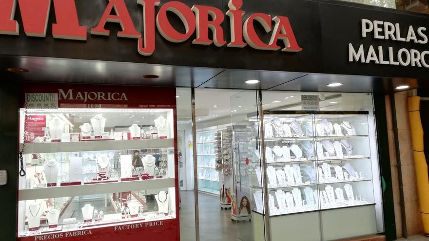 Escaparate de una tienda con productos de Majorica, en Palma.