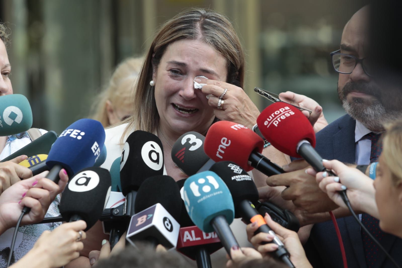Marisol Burón, madre de Marta Calvo, no puede contener las lágrimas