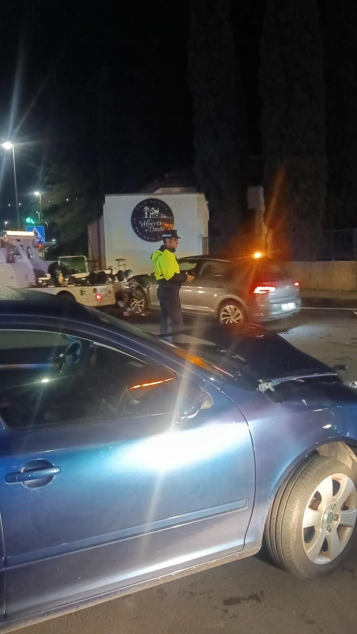 Galería | Aparatoso accidente entre dos coches en el cruce de los Juzgados de Cáceres