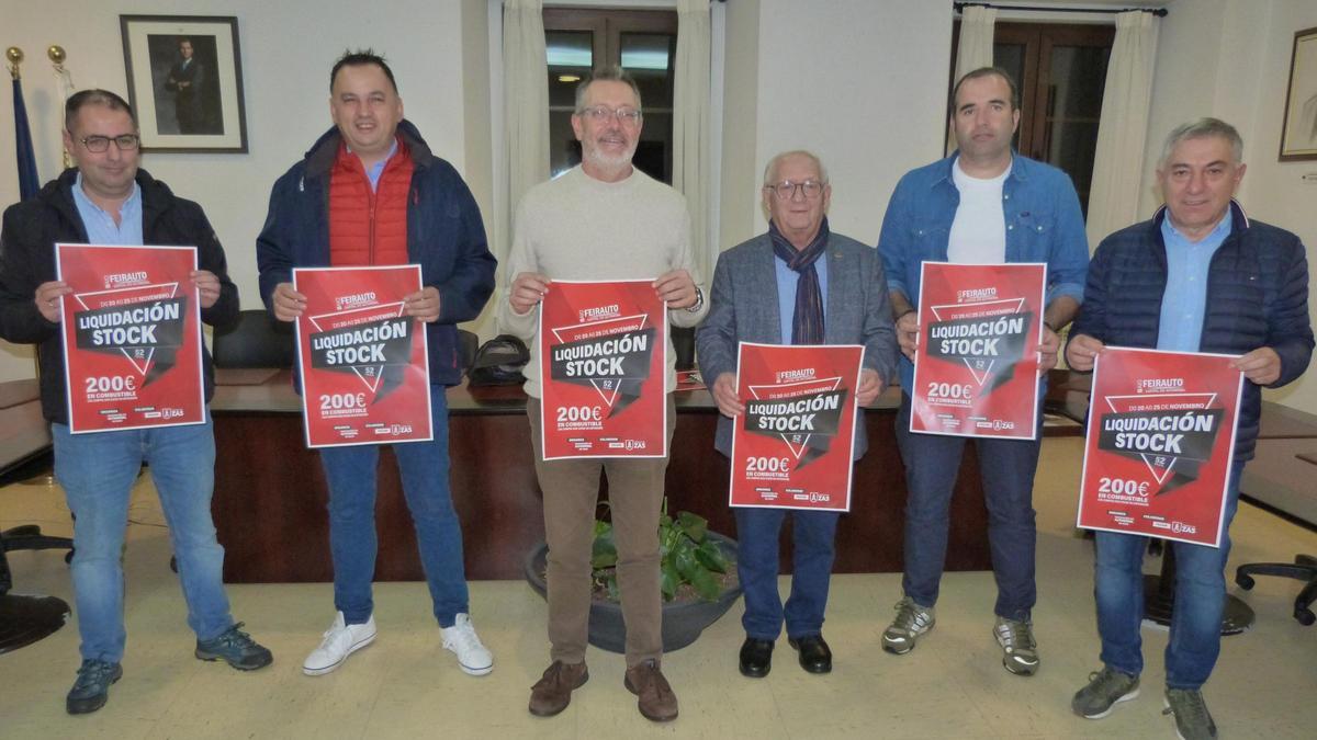 M. Montes, izda., Julio Lema, M. Muíño, José Gabín, José Brenlla y Manuel Martínez, presentando Feirauto