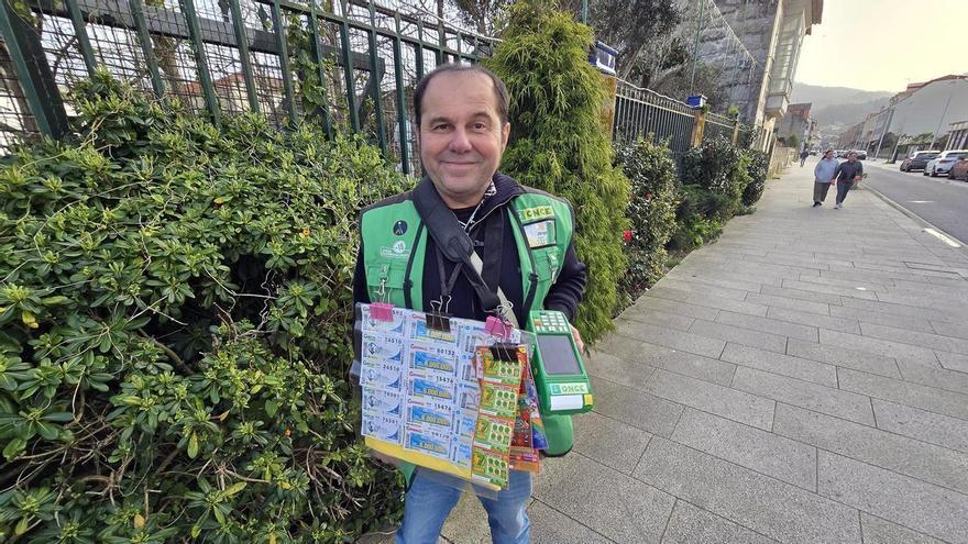 Jorge reparte 195.000 euros de la ONCE en solo tres días en Baiona