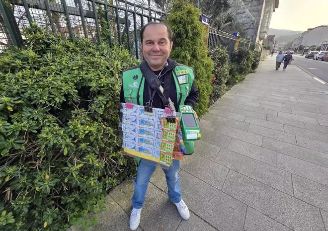 Jorge reparte 195.000 euros de la ONCE en solo tres días en Baiona