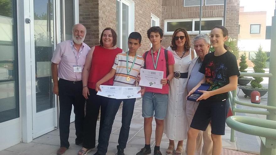 Los alumnos andaluces reconocidos junto a los coordinadores.