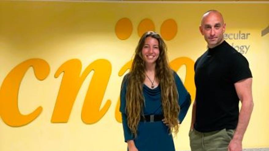 Irene Herranz y Nabil Djouder, los investigadores del CNIO que han liderado el estudio sobre el mecanismo que inicia el cáncer de colon.
