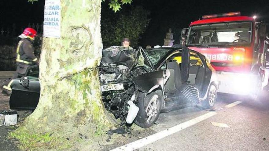 Muere tras chocar contra un árbol en Salvaterra