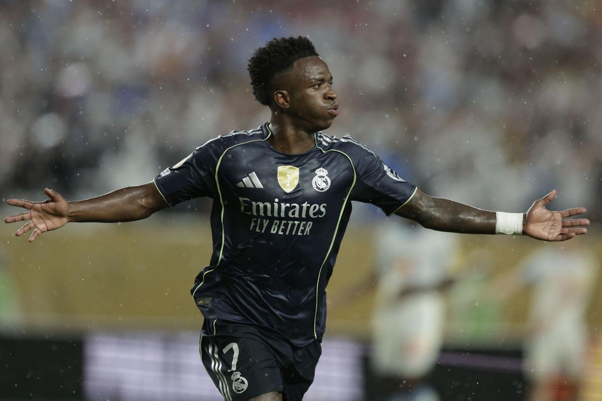 Vinicius Jr. volvió a ser decisivo para el Real Madrid. En el partido de cierre de la fase de grupos del Mundial de Clubes aportó este jueves un gol y una asistencia a la goleada por 0-3 al Salzburgo en el estadio Lincoln Financial Field de Filadelfia. EFE/ Andre Coelho