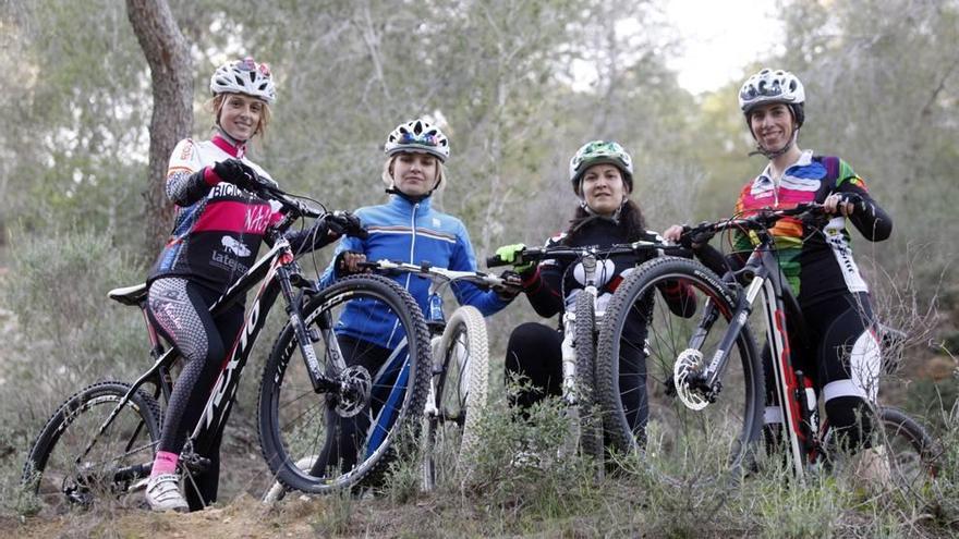 El primer club ciclista para mujeres