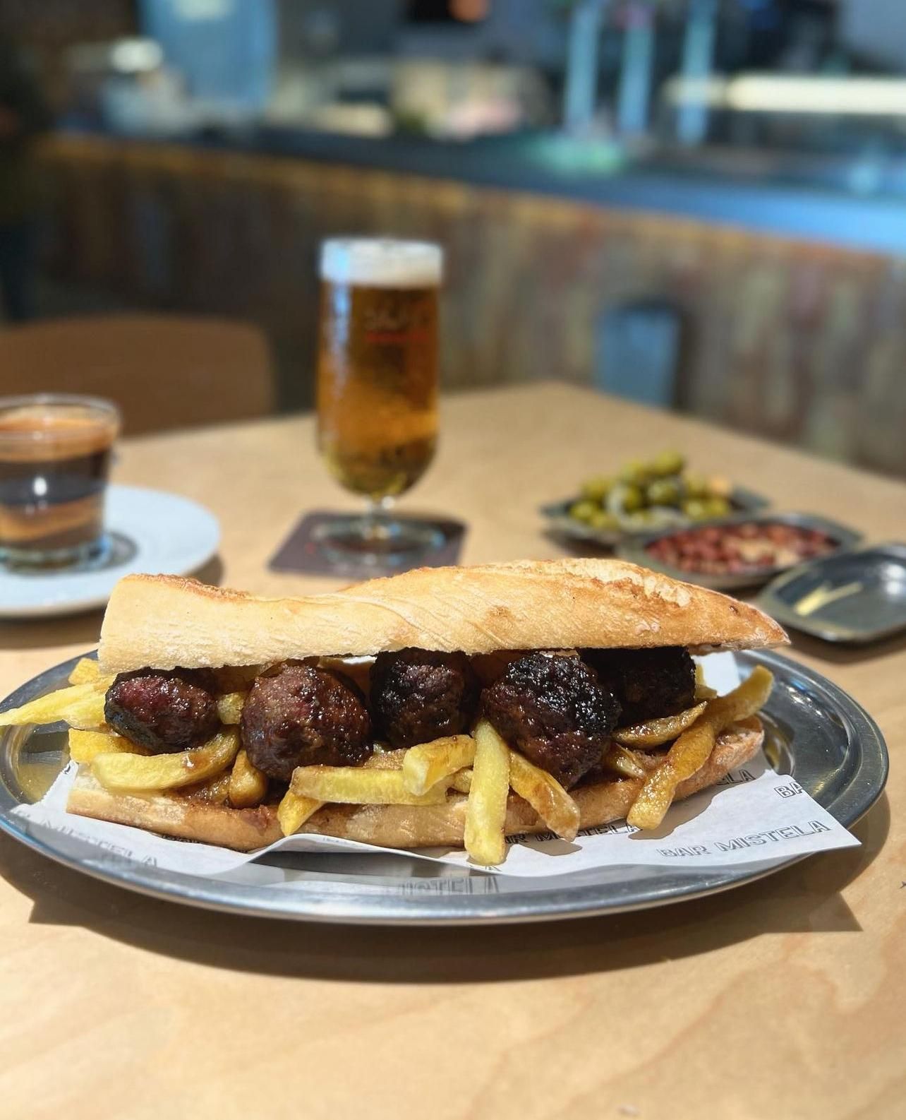 El bocadillo de Mistela, con albóndigas de vaca vieja