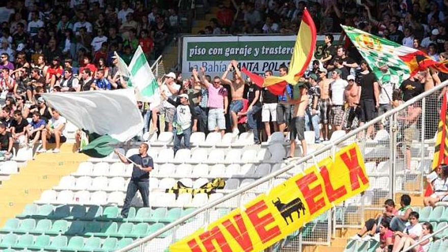 Las peñas del Elche no entrarán hoy al campo.