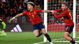 Mateo Joseph celebra su primer gol con la Sub-21