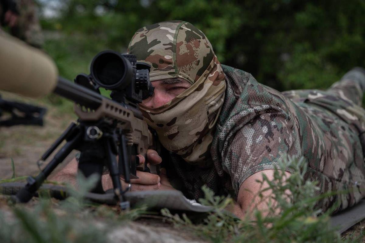 El francotirador 'Ded', vicecomandante de una unidad de las fuerzas especiales ucranianas en el Donbás.