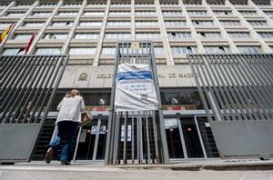 Entrada de las oficinas de la Administración de la Agencia Tributaria de Madrid-Guzmán el Bueno, en Madrid