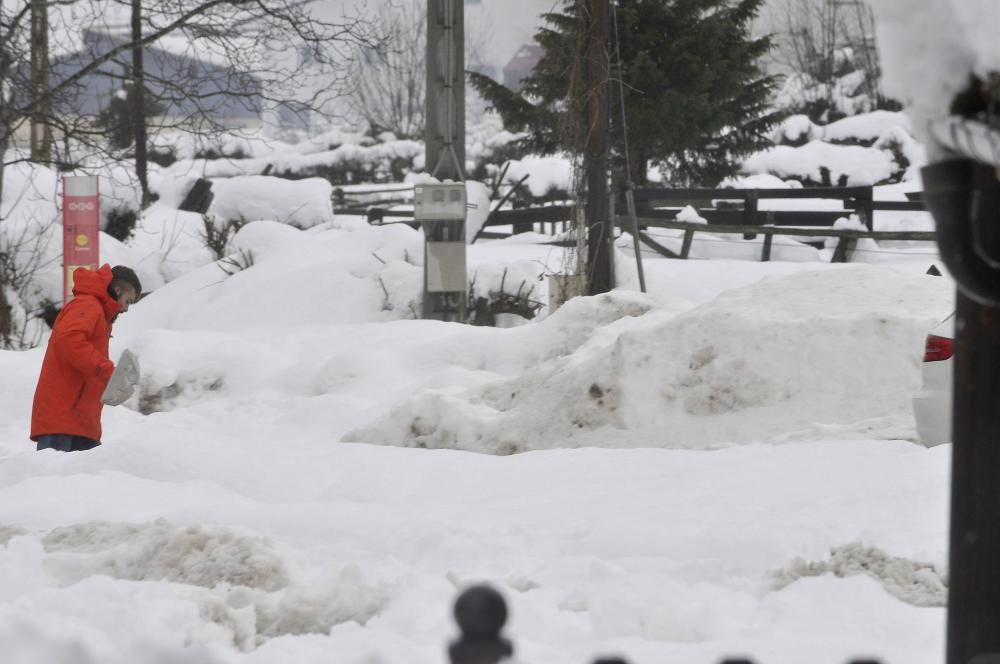 La nieve abunda en Felechosa