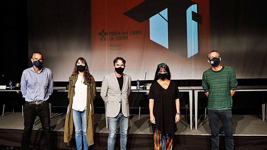 Por la izquierda, Rafael Gutiérrez Testón, Miriam Perandones, Jaime Priede, Laura Iglesias y Ricardo Menéndez Salmón.