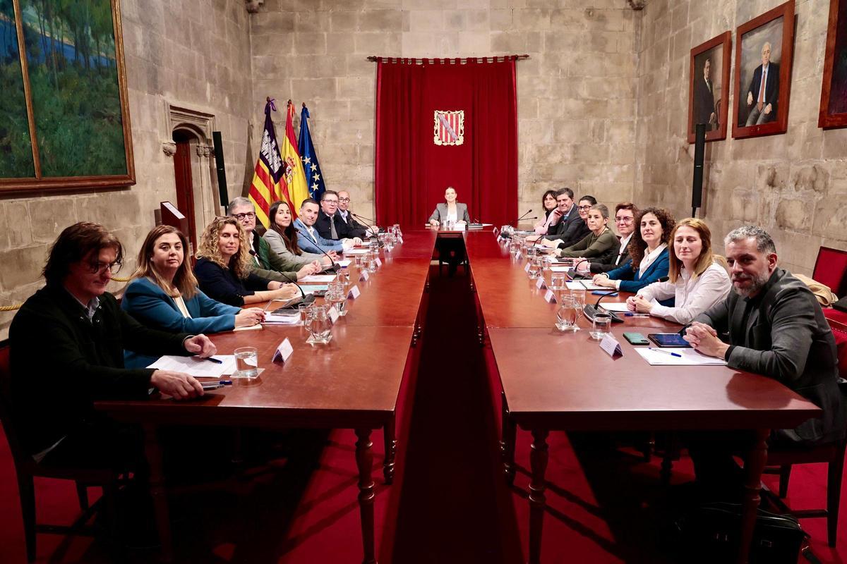 La primera reunión de la Mesa de lucha contra el Intrusismo en Baleares.