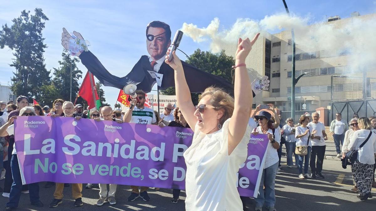 Con Málaga ha tomado parte en la movilización en defensa de la sanidad pública convocada por Marea Blanca.