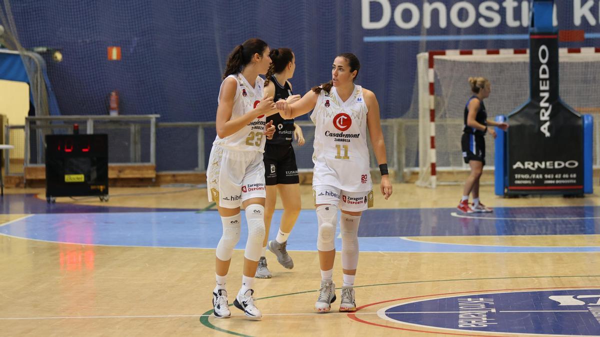 Vega Gimeno y Geldof, durante el partido en San Sebastián.