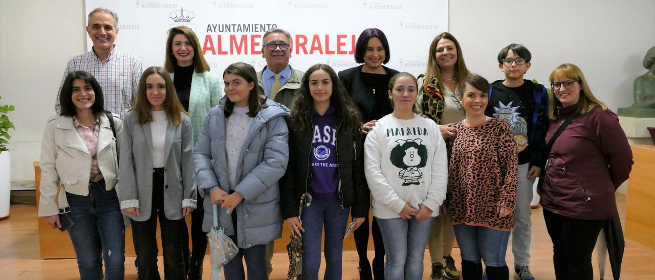 Miembros participantes en el consejo local de la infancia de Almendralejo.