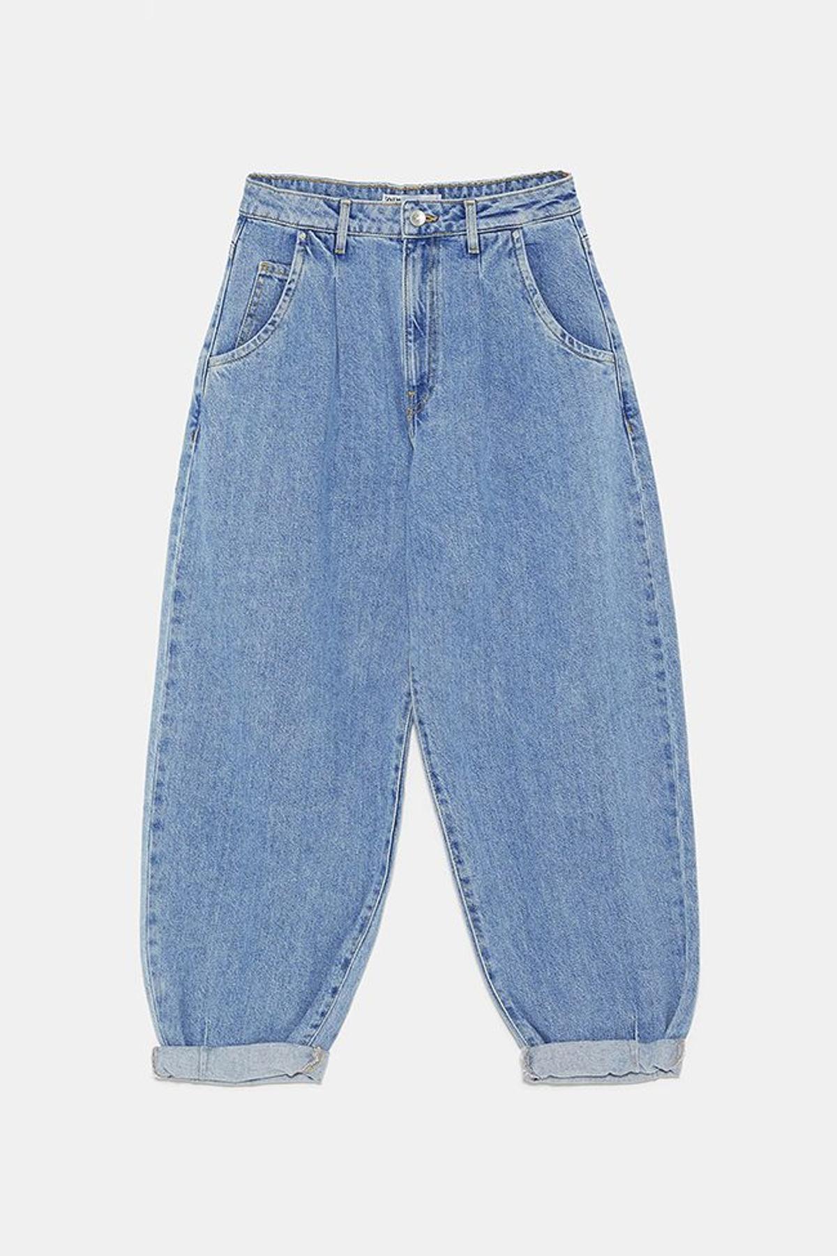 Pantalón ancho de cintura alta con efecto lavado, de Zara
