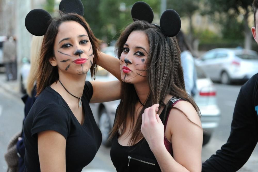 Vistabella saca su carnaval a las calles