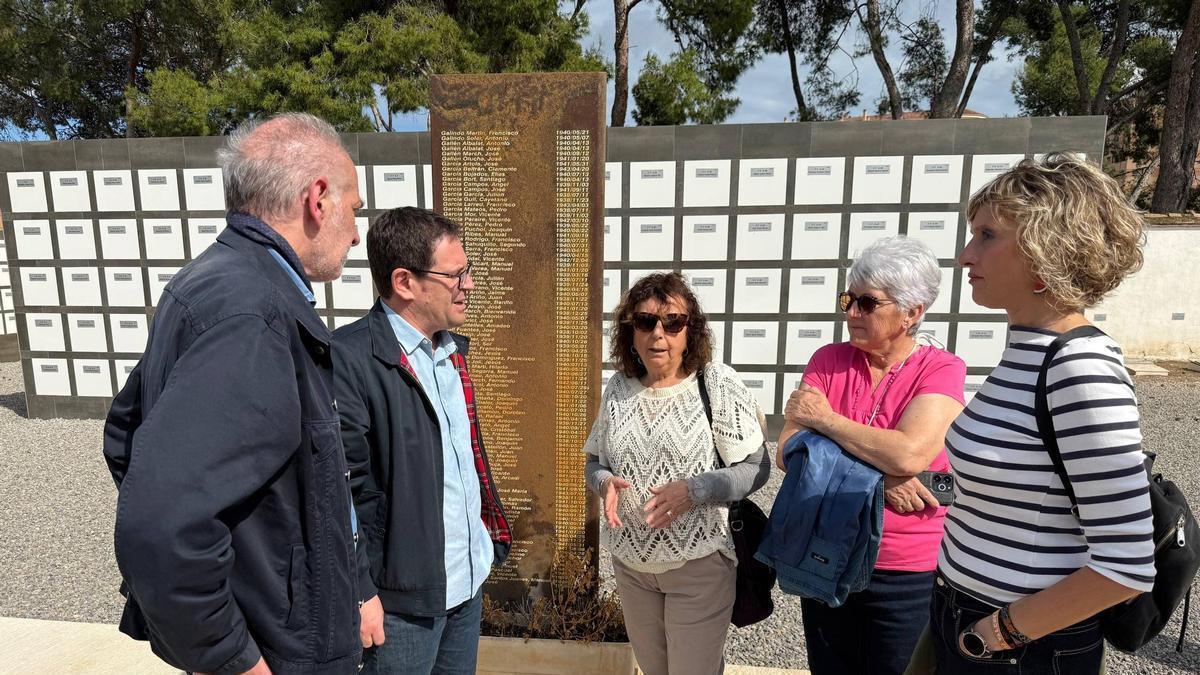 Compromís y representantes del Grup de la Rercera de Memòrica Històrica.