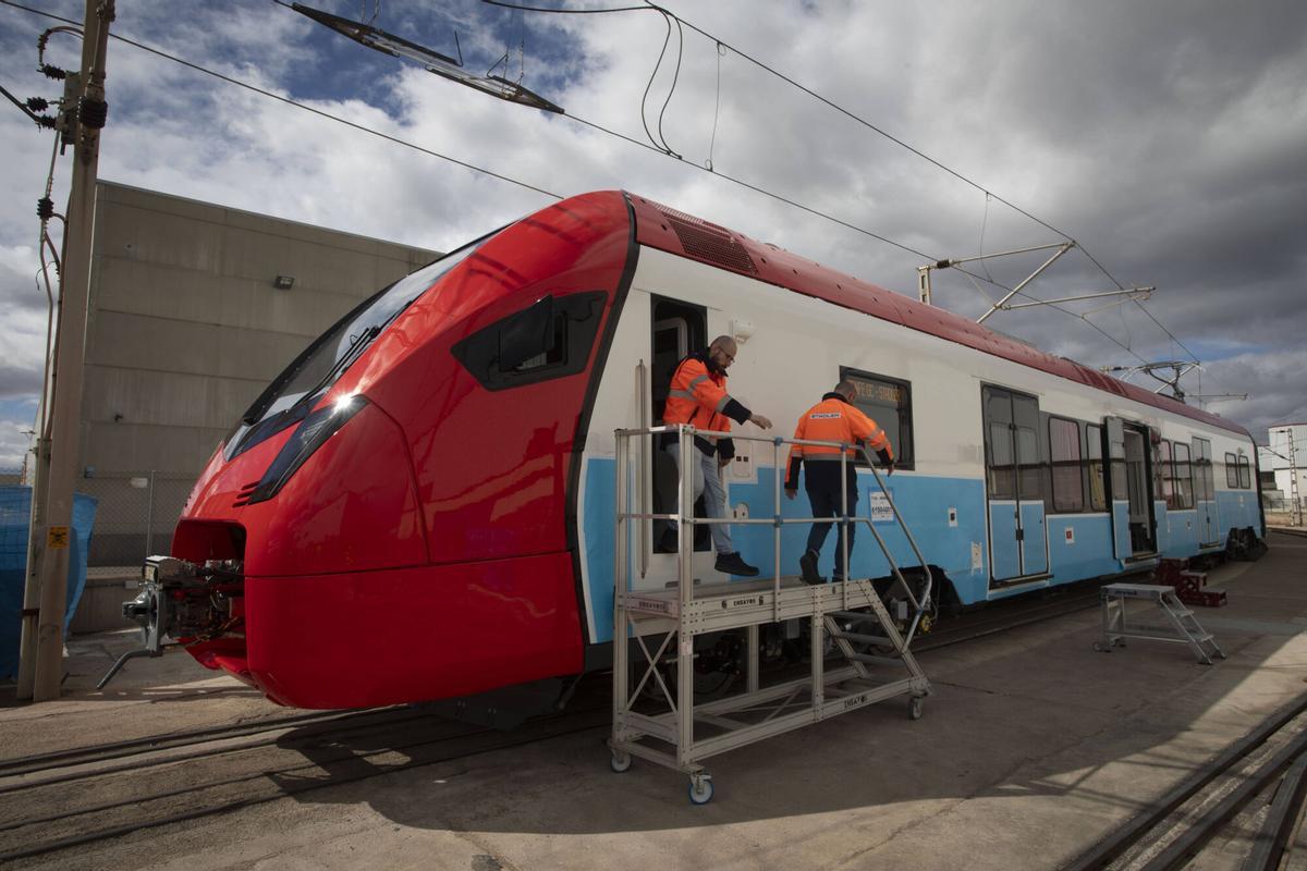 Uno de los nuevos trenes de cercanías que fabrica Stadler en Albuixech.