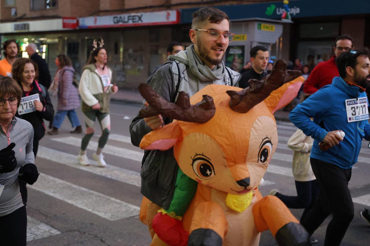 ¡Búscate en las imágenes de la San Silvestre de Cáceres!