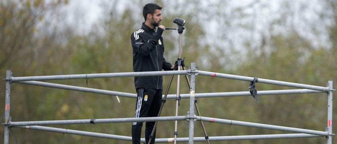 Pau Suazo, siguiendo un entrenamiento en El Requexón. | Real Oviedo