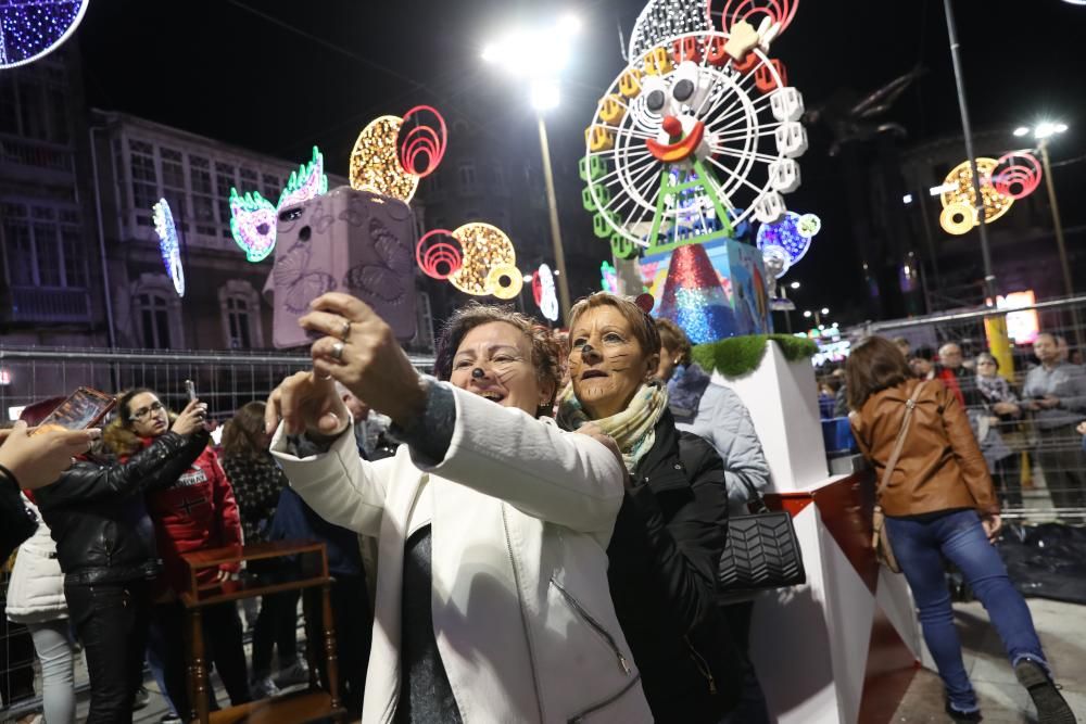 Miles de vigueses disfrutaron de la entronización del Meco y del concierto de la extriunfita en Porta do Sol