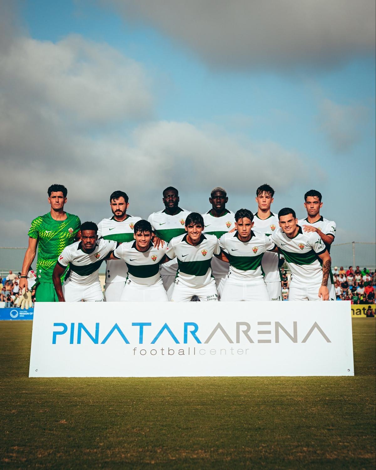 Los once elegidos posan antes del primer partido de pretemporada del Elche.