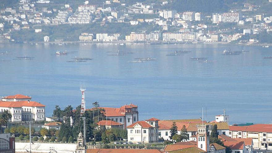 Una vista de la Escuela Naval con la zona portuaria