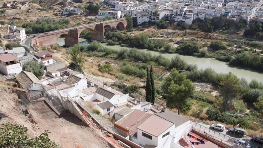 El párking de la calle Jardín consolidará la ladera del río