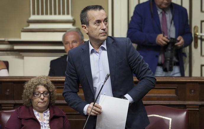 Pleno en el Parlamento de Canarias