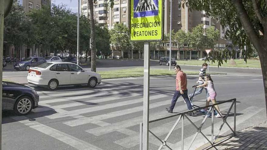 Los atropellos en los puntos con pasos de peatones asimétricos en Badajoz se reducen un 80%