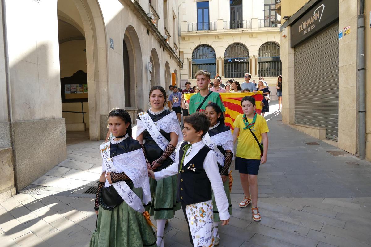 EN IMATGES | Figueres rep la Flama del Canigó i la reparteix arreu de l'Alt Empordà