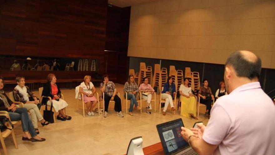 Algunos de los asistentes al seminario sobre castañuela.