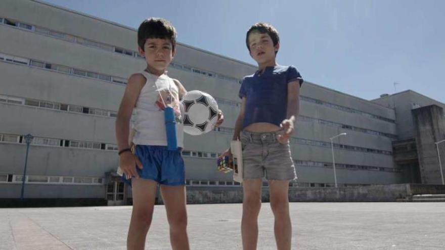 Teo y Óscar, en un fotograma del cortometraje &#039;Einstein-Rosen&#039;.