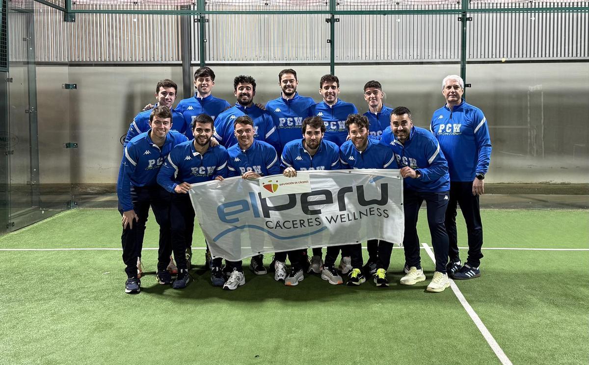 Equipo de El Perú Cáceres Wellness en este Campeonato de España de pádel.