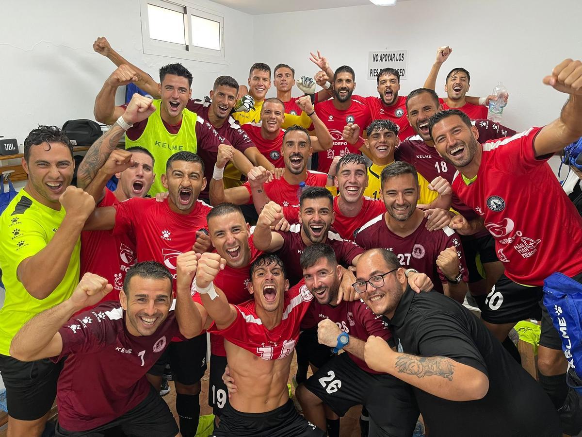 Los jugadores del Racing Mar Menor celebran la victoria