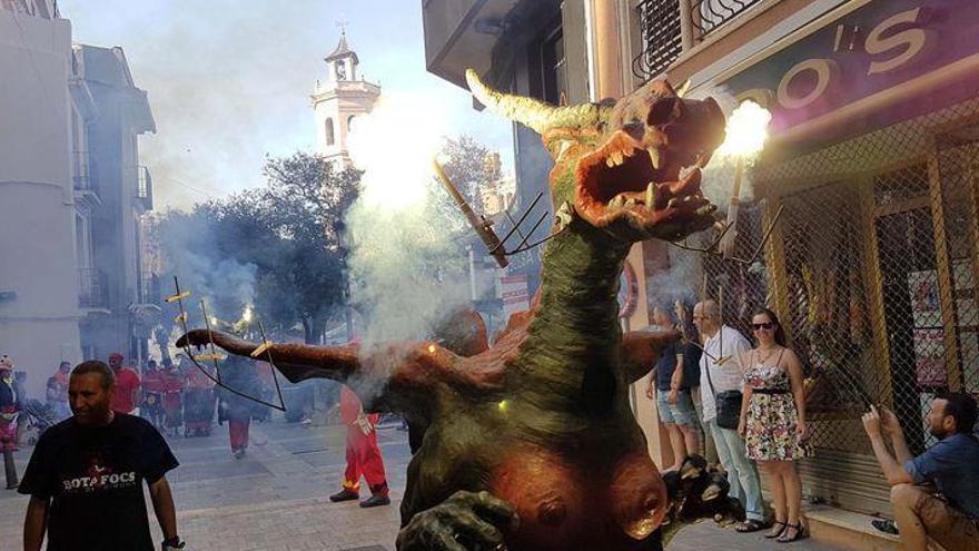 Bestias de fuego y tabalada infernal en Castelló