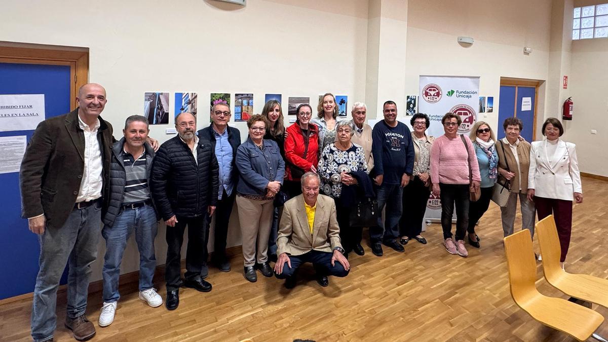 Mariano Pozo con los integrantes del curso de fotografía