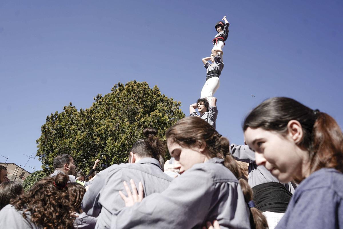 La pujada i baixada del pilar de quatre dels Tirallongues a Manresa