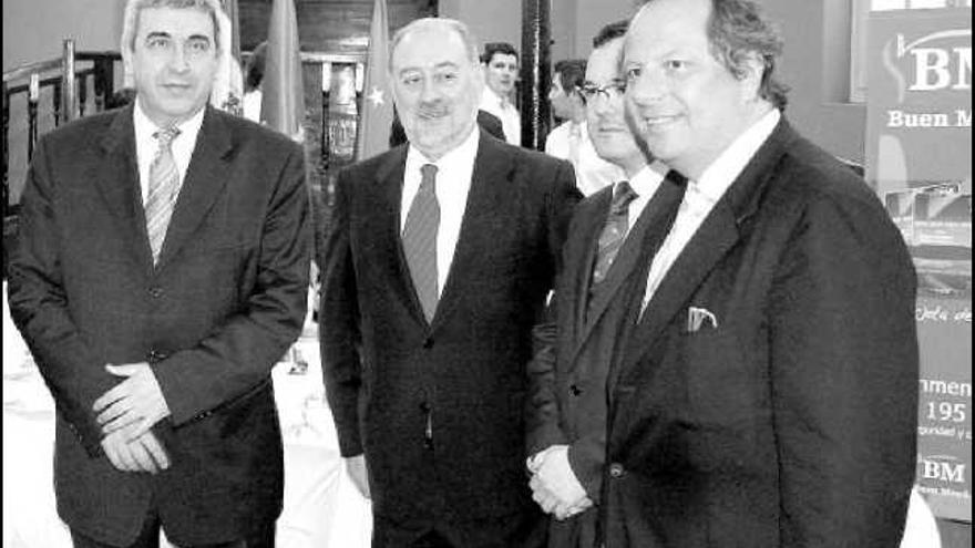 Por la izquierda, José María Rubio, Gabino de Lorenzo y Alfredo García Quintana, durante el Congreso hostelero.