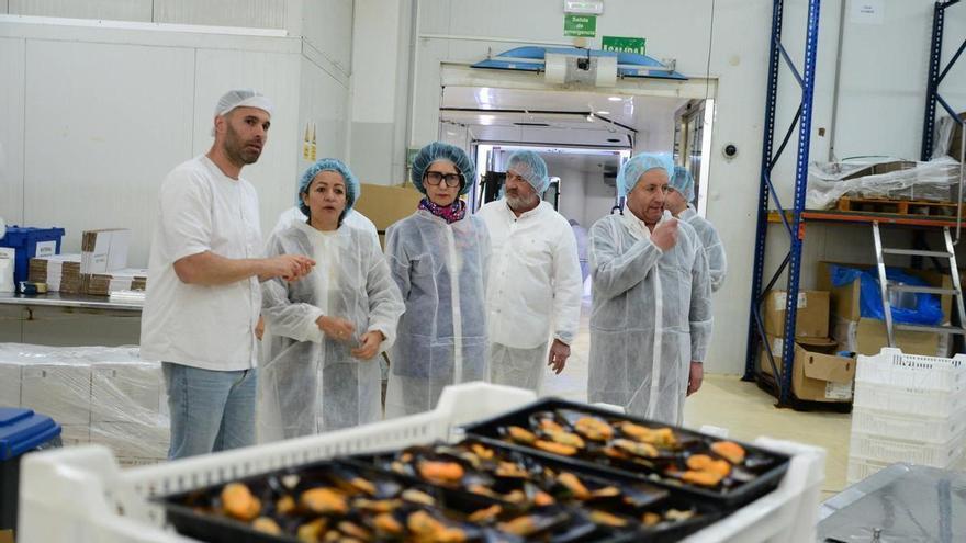 Visita a las instalaciones de Pescados Marcelino, una empresa con más de medio siglo de historia en el puerto de Aldán