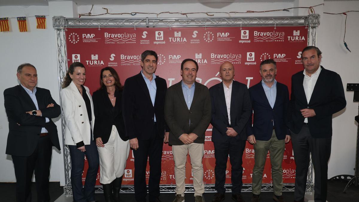El president Juanfran Pérez Llorca, en el balcón fallero de Levante-EMV