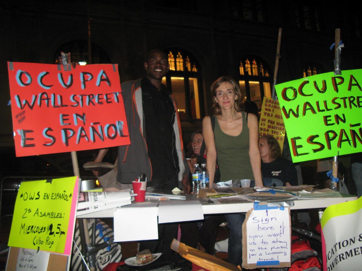 Mesa en español del Ocupa Wall Street.