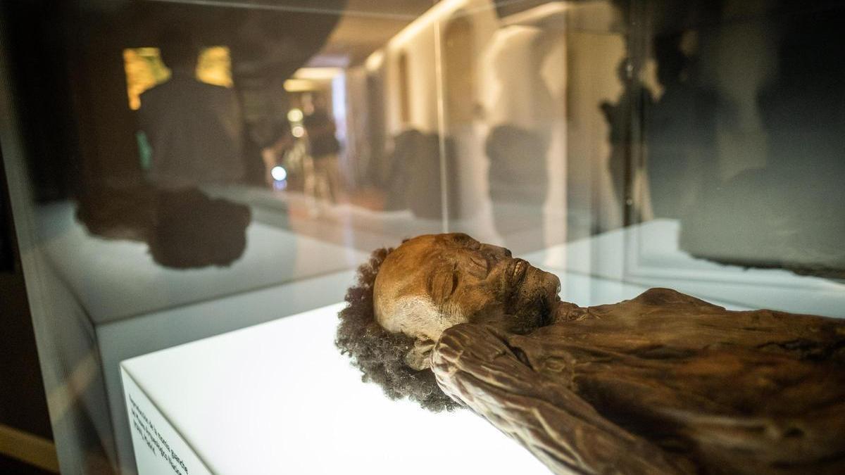 Una réplica de la momia de Erques expuesta en el Museo de Ciencias Naturales (MUNA) en Tenerife.